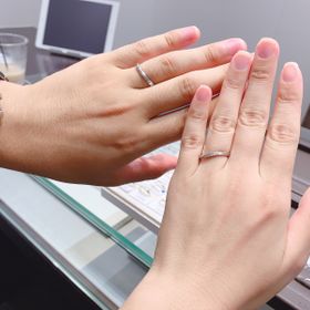 【アイプリモ(I-PRIMO)の口コミ】 ダイヤが11石溜まっていて、ゴージャスな指輪でした。ダイヤが斜めに埋ま…