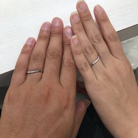 【LUCIR-K(ルシルケイ)の口コミ】 デザインは男女ともに右上がりのウェーブ状になっており、指が長く細く見…