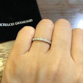 【エクセルコダイヤモンド(EXELCO DIAMOND)の口コミ】 上品でありながらも、しっかりと存在感のある指輪を探していました。購入…