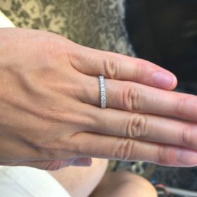 【エクセルコダイヤモンド(EXELCO DIAMOND)の口コミ】 華やかさのあるハーフエタニティーリングであり、ダイヤモンドの一つ一つ…