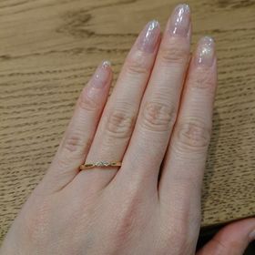 【Love Bond(ラブボンド)の口コミ】 中心に向かって細くなっているフォルムが、指元を長く綺麗に見えるように…