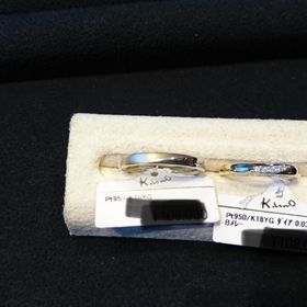 【ケイウノ ブライダル(K.UNO BRIDAL)の口コミ】 この指輪はストレートデザインで斜めにダイヤモンドが入っています。真っ…