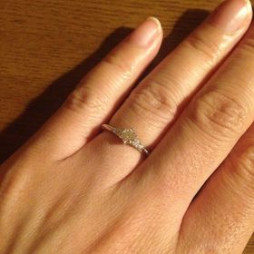 【エクセルコダイヤモンド(EXELCO DIAMOND)の口コミ】 ダイヤモンドが1つではなく、その周りにもあしらわれているところが気に入…