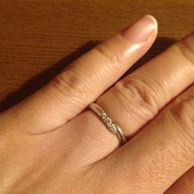 【エクセルコダイヤモンド(EXELCO DIAMOND)の口コミ】 まずダイヤモンドが入っているものの中から選びました。
ダイヤの数が1つ…