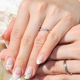 【4℃ BRIDAL(ヨンドシーブライダル)の口コミ】 婚約指輪とセットでつけれる結婚指輪を探していました。
サプライズでプレ…