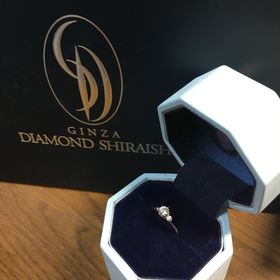 【銀座ダイヤモンドシライシの口コミ】 スマイルプロポーズリングという、フリーサイズの
指輪をプロボーズの時に…