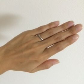 【ティファニー(Tiffany & Co.)の口コミ】 シンプルで飽きがなく、男女関係なくつけられるデザインの指輪を探してい…
