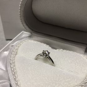 【WATANABE / 卸商社直営　渡辺の口コミ】 爪がさりげなくハート型
華奢な指に合うような細いリング部分だけど、大き…