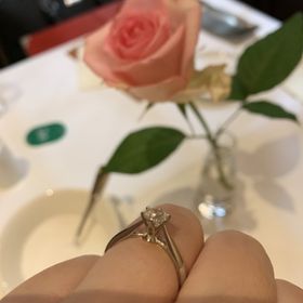 【銀座ダイヤモンドシライシの口コミ】 特に憧れはなかったので、エンゲージリングを何にしたいか一から考えまし…