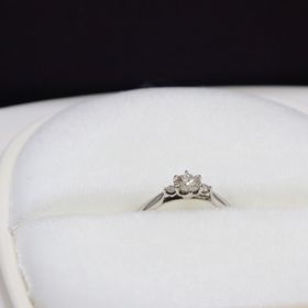 【俄(にわか)の口コミ】 着用した時に、指がとても綺麗に見える指輪だったことと、デザインがとて…