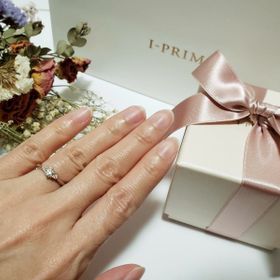 【アイプリモ(I-PRIMO)の口コミ】 試着に行く前は王道の1粒リングで考えていましたが、ポラリスの正面のデザ…