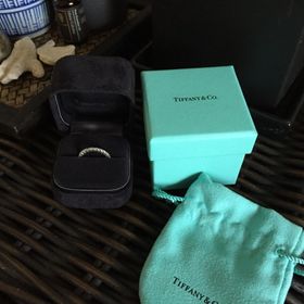 【ティファニー(Tiffany & Co.)の口コミ】 フルサークルなので、くるくる回っても気になりません。
もうひとサイズ大…