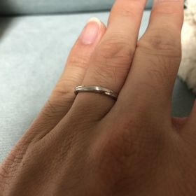 【エクセルコダイヤモンド(EXELCO DIAMOND)の口コミ】 捻りのデザインですが、リング自体はストレートなので飽きがこないと思い…