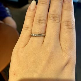 【銀座ダイヤモンドシライシの口コミ】 ダイヤモンドをふんだんに使っており、ゴージャスでありながら価格も手頃…