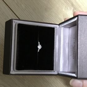 【アイプリモ(I-PRIMO)の口コミ】 指輪のサンプルが各テーブルに準備されていたのでデザインが見やすかった
…