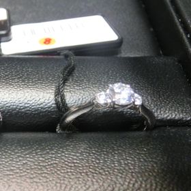 【ラザール ダイヤモンド(LAZARE DIAMOND)の口コミ】 大粒のダイヤモンドがボリュームがあって華やかで、きらきらばぶしいほど…