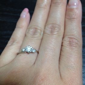 【アイプリモ(I-PRIMO)の口コミ】 デザインとダイヤの質です。
細身のデザインで、滑らかなカーブがとてもお…