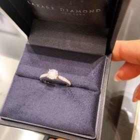 【ラザール ダイヤモンド(LAZARE DIAMOND)の口コミ】 エタニティタイプのデザインで、センターにかけて絞られているものがいい…