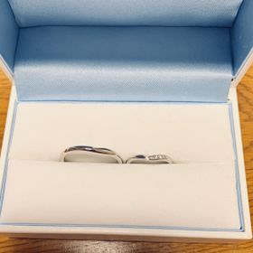 【GALA JEWELRY(ガラジュエリー)の口コミ】 自分の指が比較的細めなのでリングが華奢で細いものを選びました。ダイア…