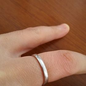 【エクセルコダイヤモンド(EXELCO DIAMOND)の口コミ】 毎日つけるものなので硬くて丈夫で、ひっかかりのないシンプルなデザイン…