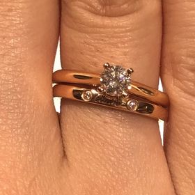 【カルティエ(Cartier)の口コミ】 婚約指輪との相性が良く試着した指輪の中で一番欲しいと思ったデザインで…