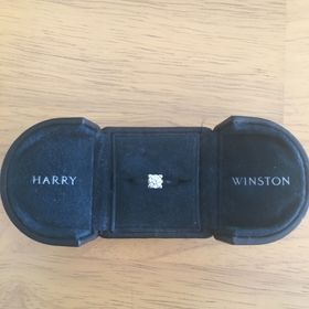 【ハリー・ウィンストン(Harry Winston)の口コミ】 主人からプレゼントしてもらったため、真相は分かりませんが、この指輪を…