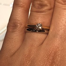 【カルティエ(Cartier)の口コミ】 ピンクゴールドが好きで、デザインはシンプルと言う婚約指輪のイメージを…