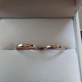 【Only You(オンリーユー)の口コミ】 シンプル過ぎず、少しデザイン性がある指輪が良いと思い選びました！
フォ…