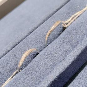 【4℃ BRIDAL(ヨンドシーブライダル)の口コミ】 最初はディズニーデザインの物が欲しいと思い
本日4℃に伺いました！
です…