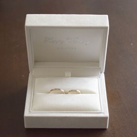 【CHARMY(チャーミー)の口コミ】 ゴールドのミル打ちのデザインが可愛くて購入を決めました。
強度が強く形…