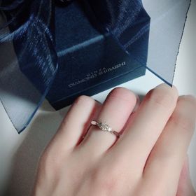 【銀座ダイヤモンドシライシの口コミ】 デザインがとても可愛いです！他のシンプルな指輪と迷いに迷った末「やっ…
