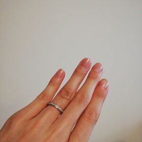 【ラザール ダイヤモンド(LAZARE DIAMOND)の口コミ】 上下で重ね付けしたようなデザインが気に入り購入しました。ハーフエタニ…