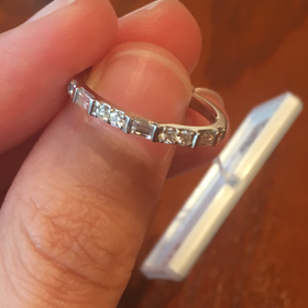 【I's stone(アイズストーン)の口コミ】 ストレートタイプの結婚指輪と重ね付けが出来るハーフエタニティを探して…