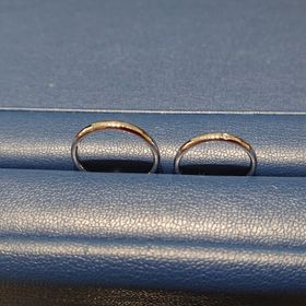 【銀座ダイヤモンドシライシの口コミ】 シンプルなデザインを探していました。こちらの指輪は細くて着用したとき…