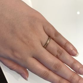 【YUKA HOJO(ユカホウジョウ)の口コミ】 ピンクゴールド、ミルグレインで探していました。職人さんの手書きの線が…