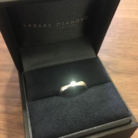 【ラザール ダイヤモンド(LAZARE DIAMOND)の口コミ】 シンプルなデザインを探しており、様々な店舗で試着をして決めました。婚…