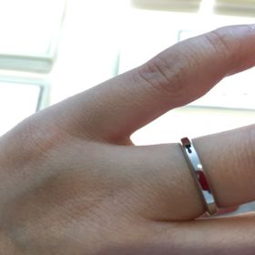 【ヴァン クリーフ＆アーペル(Van Cleef & Arpels)の口コミ】 ３，４ミリ幅のシンプルリング、２．５ミリ幅の四角いタイプのリングを試…