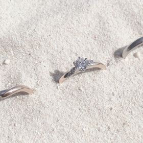 【COCKTAIL(カクテル)の口コミ】 同じブランドだから結婚指輪とのバランスが凄く良い！
私は婚約指輪は要ら…