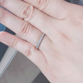 【4℃ BRIDAL(ヨンドシーブライダル)の口コミ】 本当はシンプルなものを探していましたが、ハーフエタニティーのキラキラ…