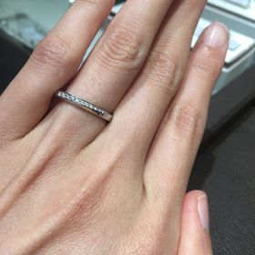 【アイプリモ(I-PRIMO)の口コミ】 婚約指輪と重ねづけがしやすいストレートタイプの結婚指輪を探していてダ…