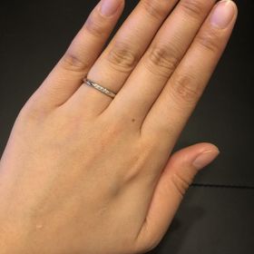 【銀座ダイヤモンドシライシの口コミ】 メレダイヤが5石ついています。小さいですが一つ一つがすごく輝いていて、…