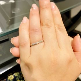 【エクセルコダイヤモンド(EXELCO DIAMOND)の口コミ】 もともとストレートタイプでダイヤを使用している指輪を検討しており、ブ…