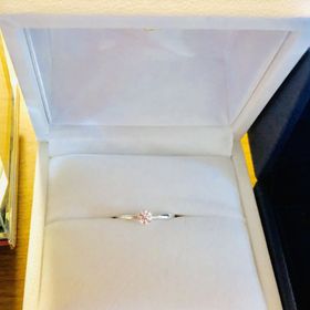 【LAPAGE(ラパージュ)の口コミ】 指が細く長く見える細身のリングを探していました。3時間かけていろんなブ…