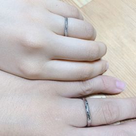 【BAUM(バーム)の口コミ】 指輪のポコポコした
部分が気に入り
購入の決め手となりました
硬い素材を…