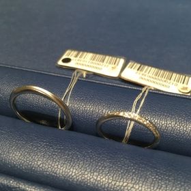 【銀座ダイヤモンドシライシの口コミ】 婚約指輪と合わせて綺麗に見える指輪を探していました。ダイヤモンドが18…