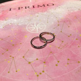 【アイプリモ(I-PRIMO)の口コミ】 細身のストレートリングですが、ダイヤが斜めに入っており、キラキラして…