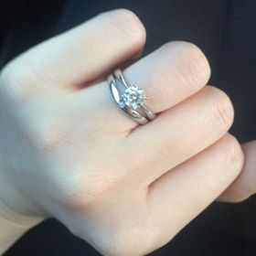 【宝寿堂(ほうじゅどう)の口コミ】 選ぶなら、１粒ダイヤのシンプルな指輪と決めていました。やはり、一番人…