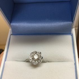 【GALA JEWELRY(ガラジュエリー)の口コミ】 嫁の母親の婚約指輪のダイヤをリユーズして、ネットで見つけたお花のデザ…