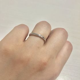 【アイプリモ(I-PRIMO)の口コミ】 婚約指輪と同じブランドにしようかと店舗に出向き、たくさん試着させてい…