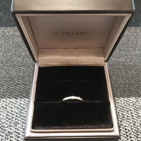 【アイプリモ(I-PRIMO)の口コミ】 デザインがシンプルで、華奢なものを探していたが店舗には沢山の種類があ…
